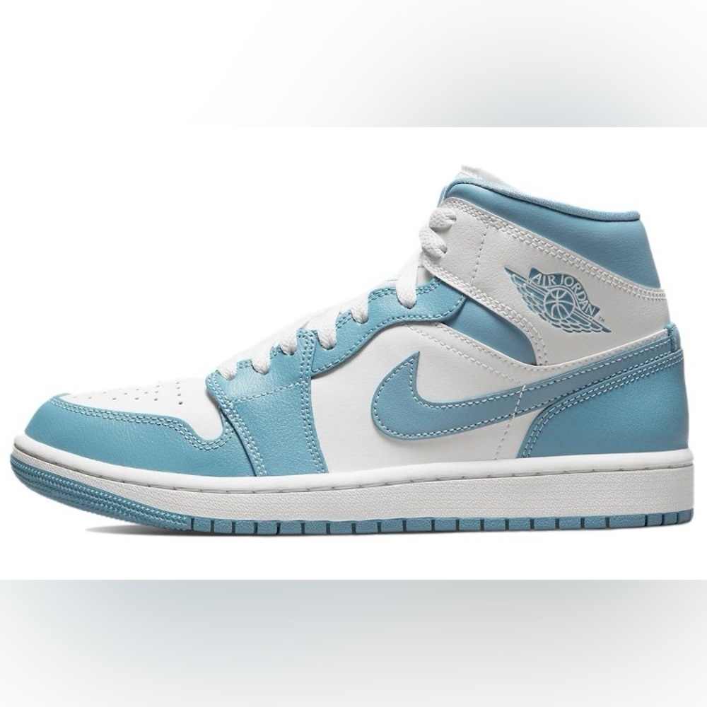Air Jordan 1 Mid University Blue 2022